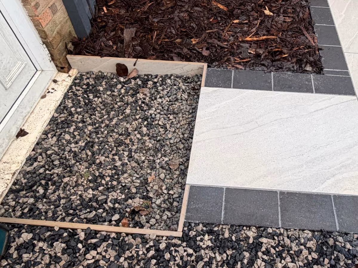 Porcelain patio with pencil edge paving - angle 6