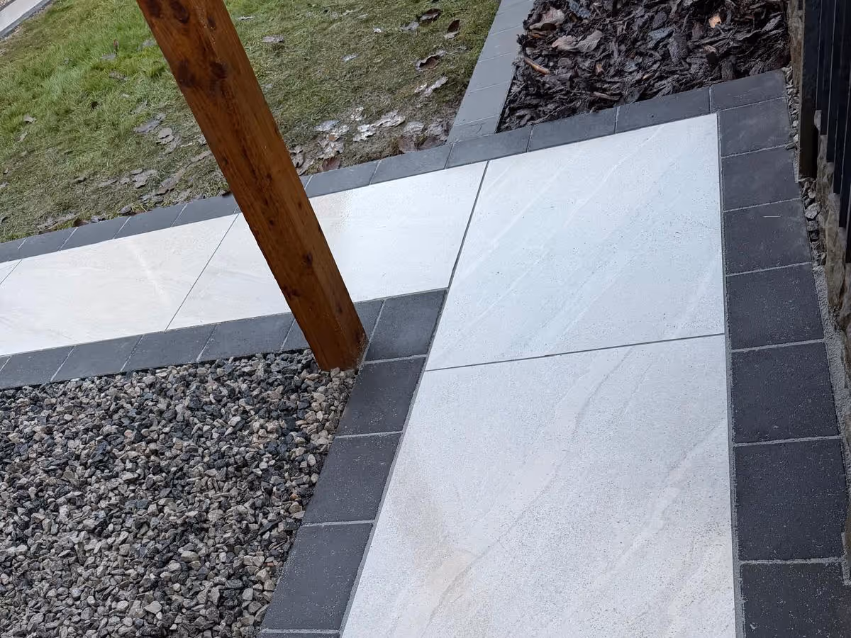Porcelain patio with pencil edge paving - angle 5