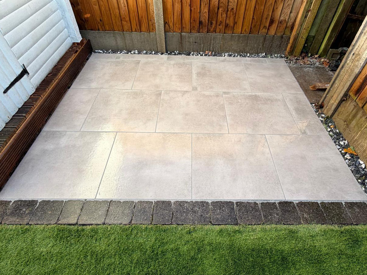 Porcelain patio and artificial turf - angle 2