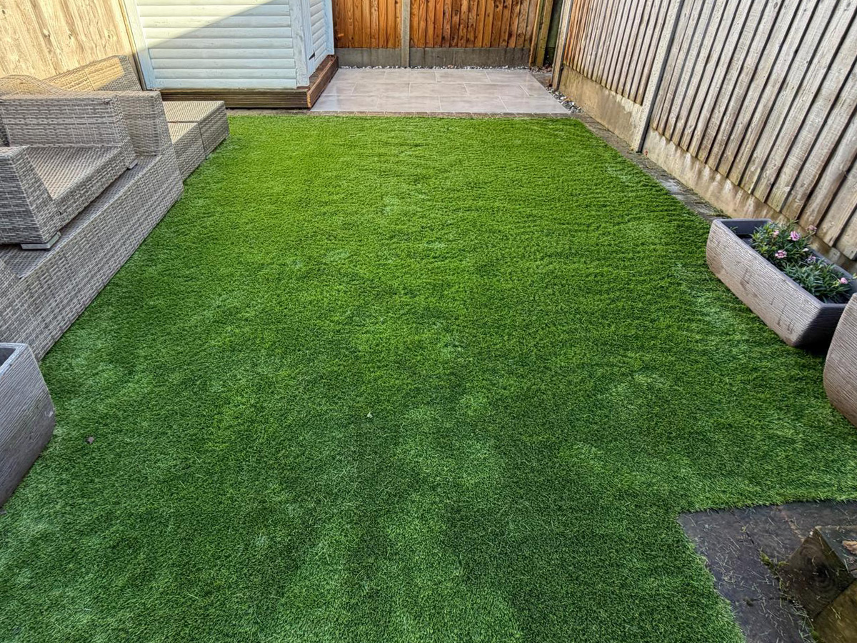 Porcelain patio and artificial turf - angle 1
