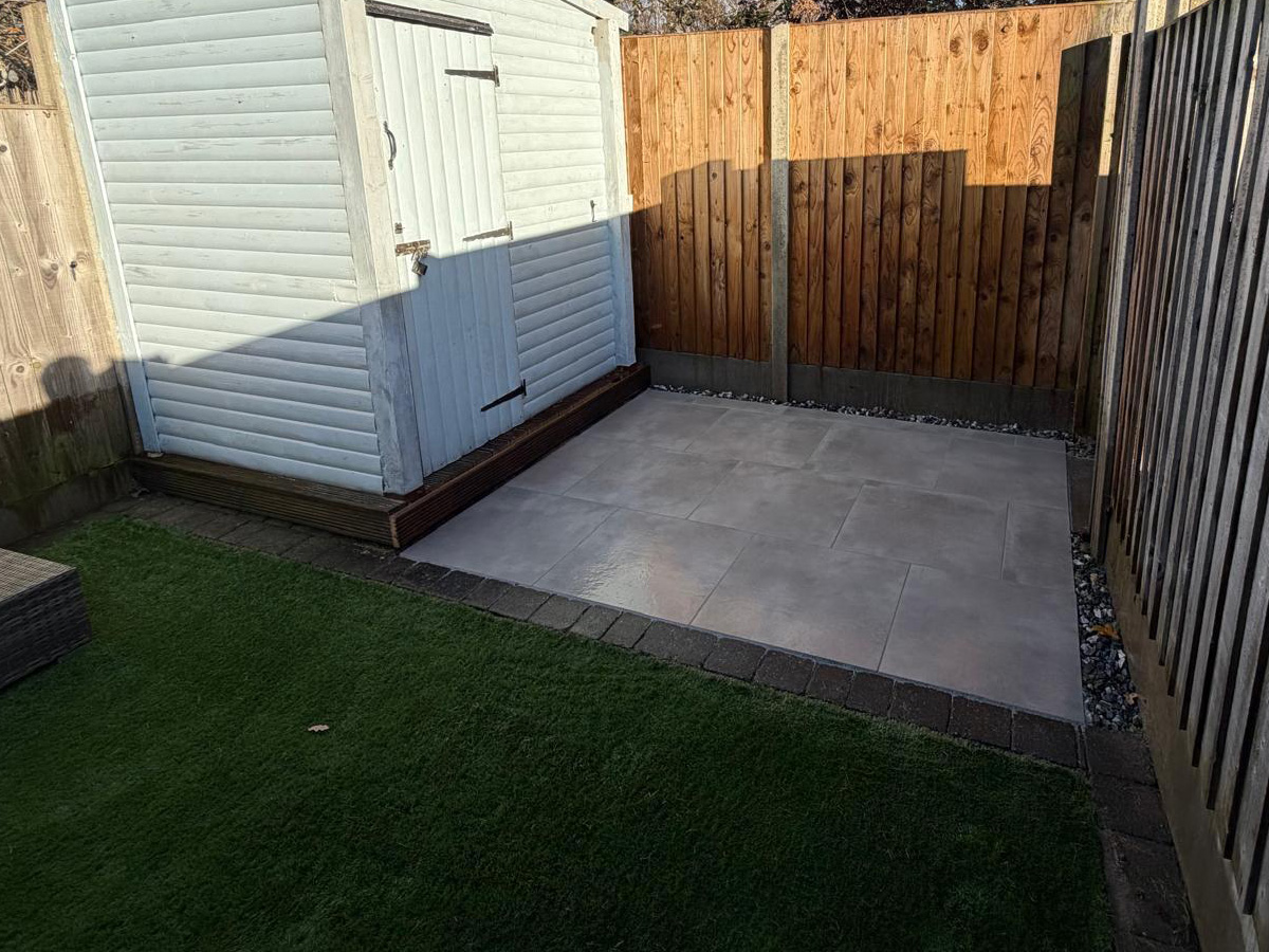 Porcelain patio and artificial turf - angle 7