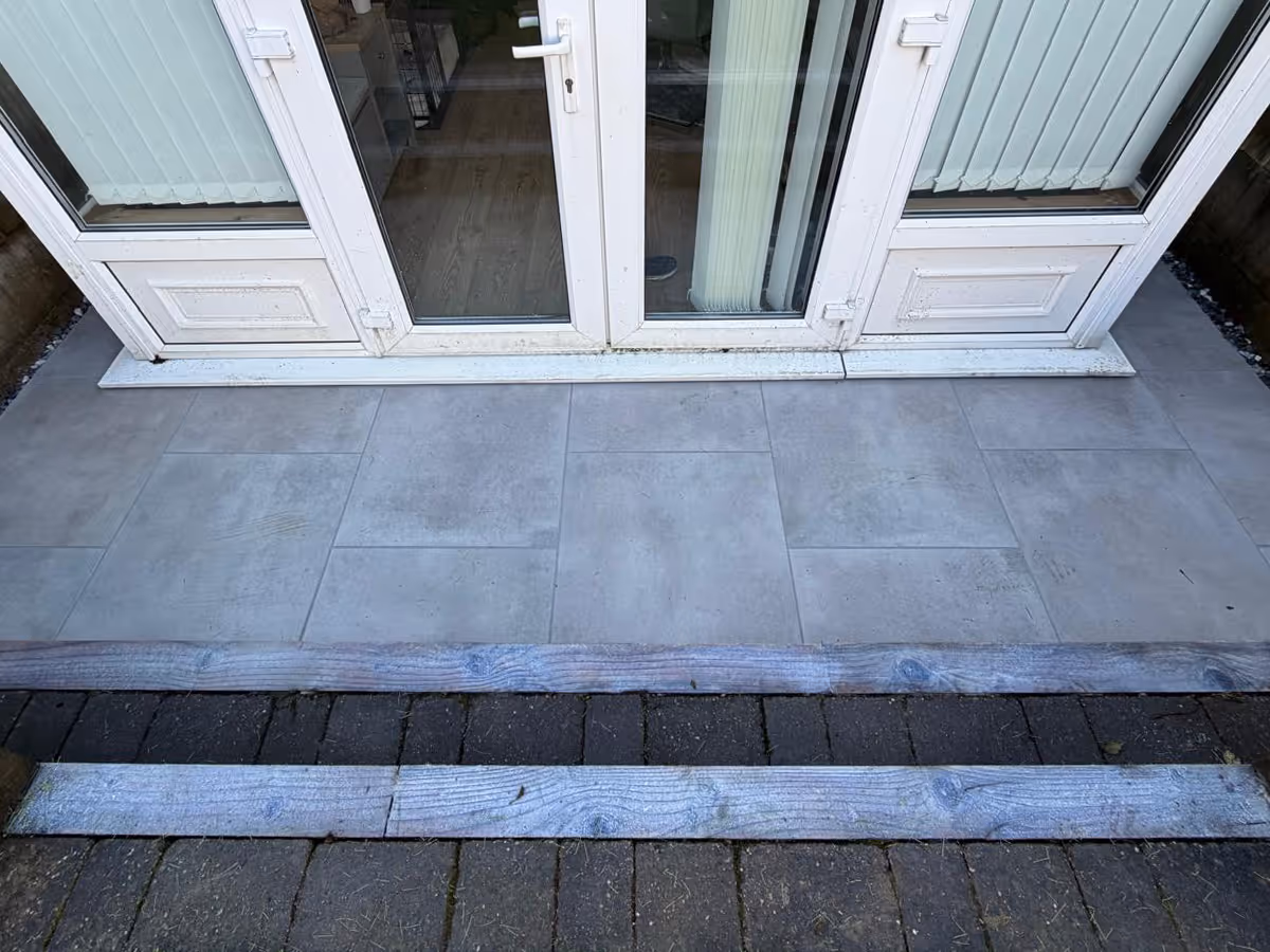 Porcelain patio and artificial turf - angle 4