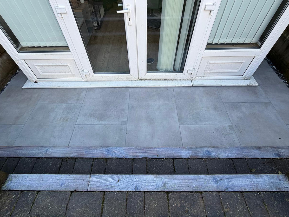 Porcelain patio and artificial turf - angle 4