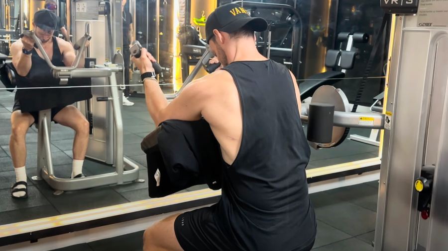 Preacher Biceps Curl : exercice de musculation à la salle de sport