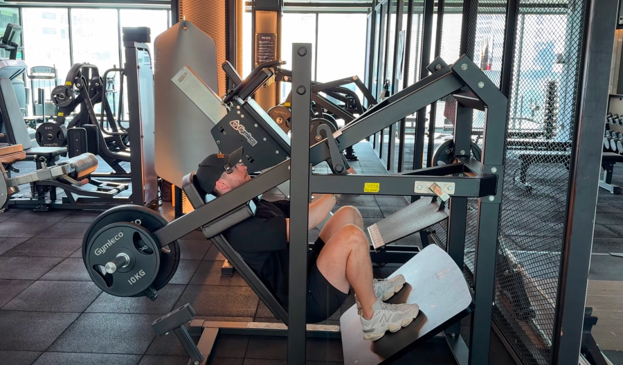 Pendulum Squat Gymleco : exercice de musculation à la salle de sport