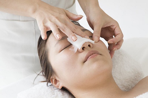 Nâng mũi mấy ngày tháo băng? Có nên tự tháo băng tại nhà không? Hình 1