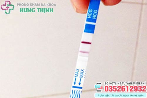 Que thử 1 vạch đậm 1 vạch mờ thai đã vào tử cung chưa?