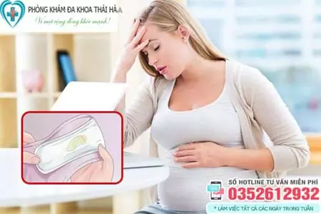 Ra khí hư màu vàng khi mang thai có sao không