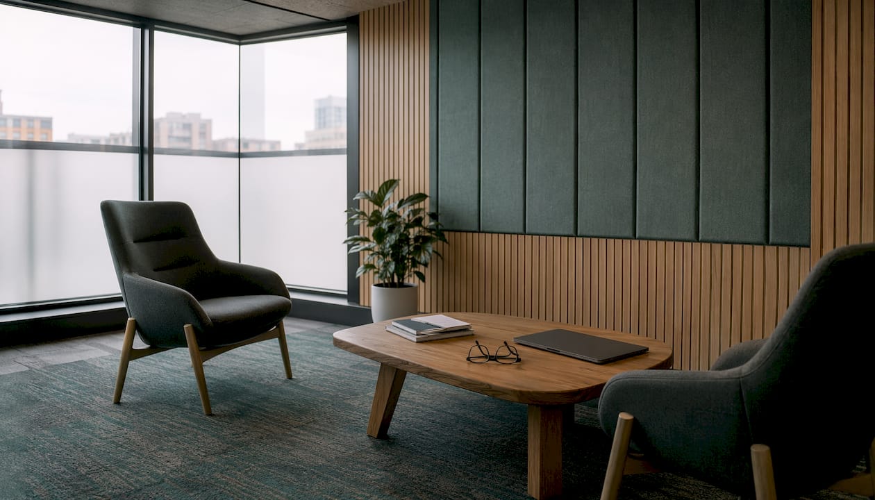 Two-person acoustic focus room in office