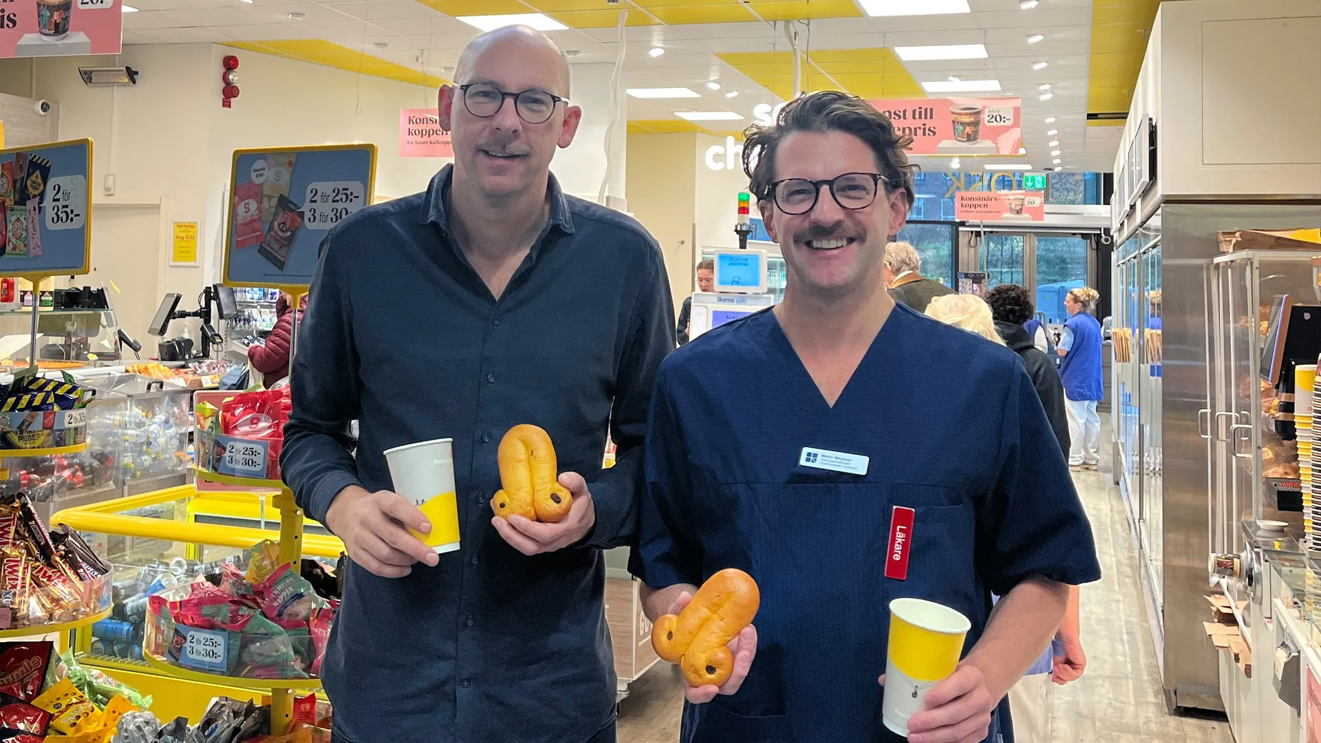 Bild: Lennart Schultz och Martin Bergman i en av Pressbyråns butiker