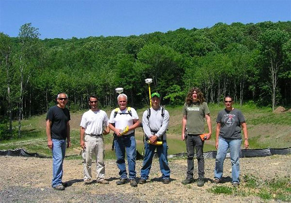 Group picture of geoscience students in the field