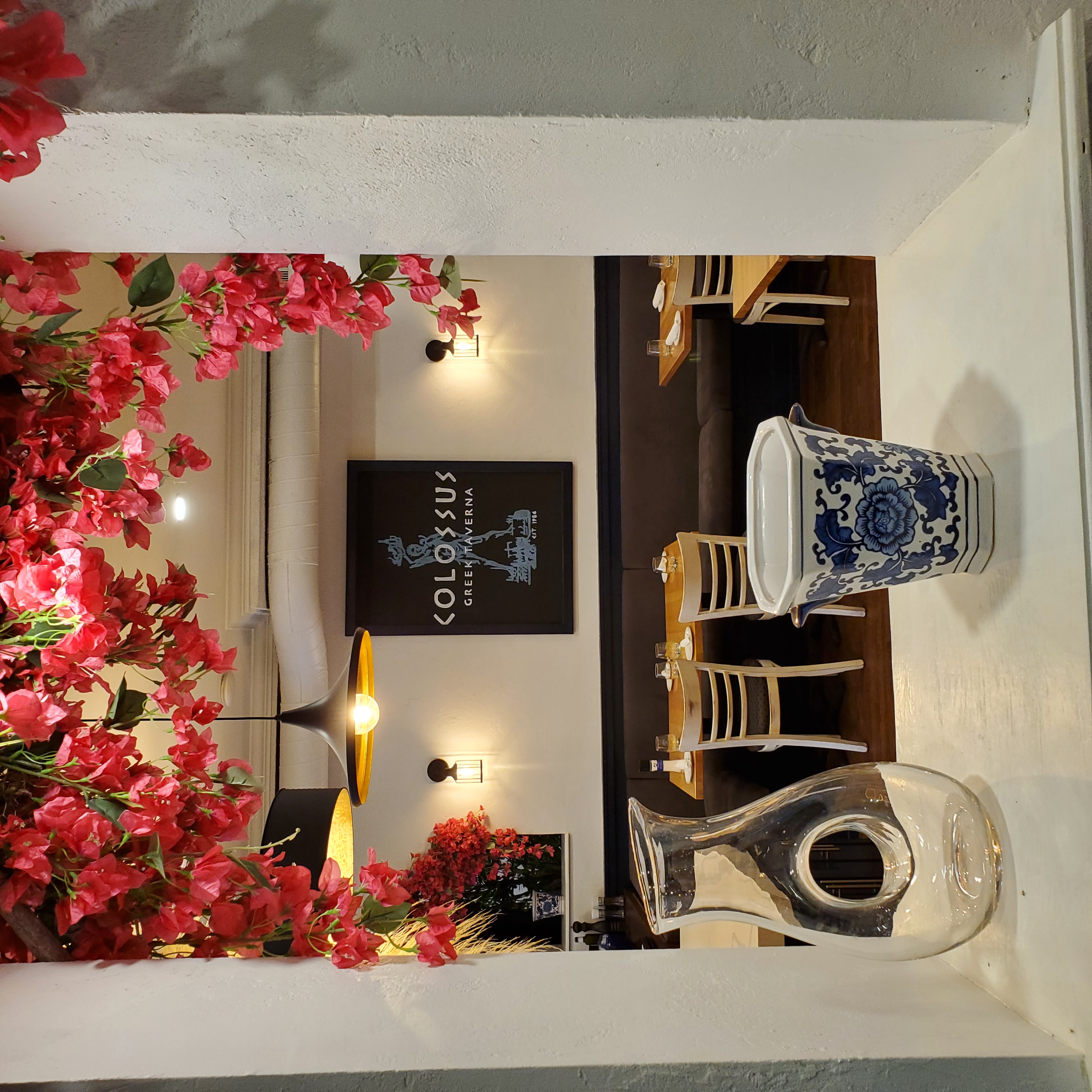 ambiance in colossus greek taverna