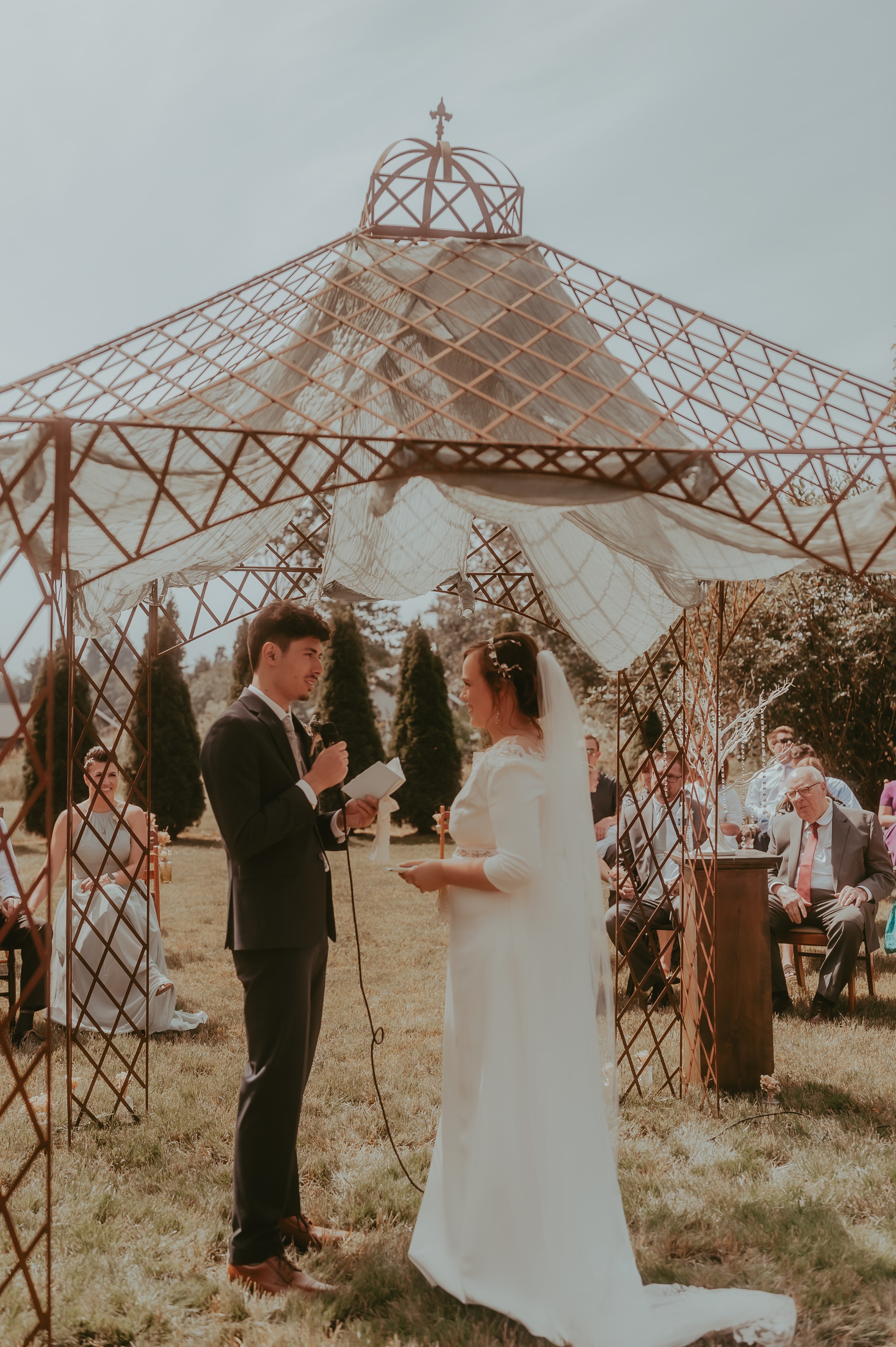 bride and groom outdoor wedding