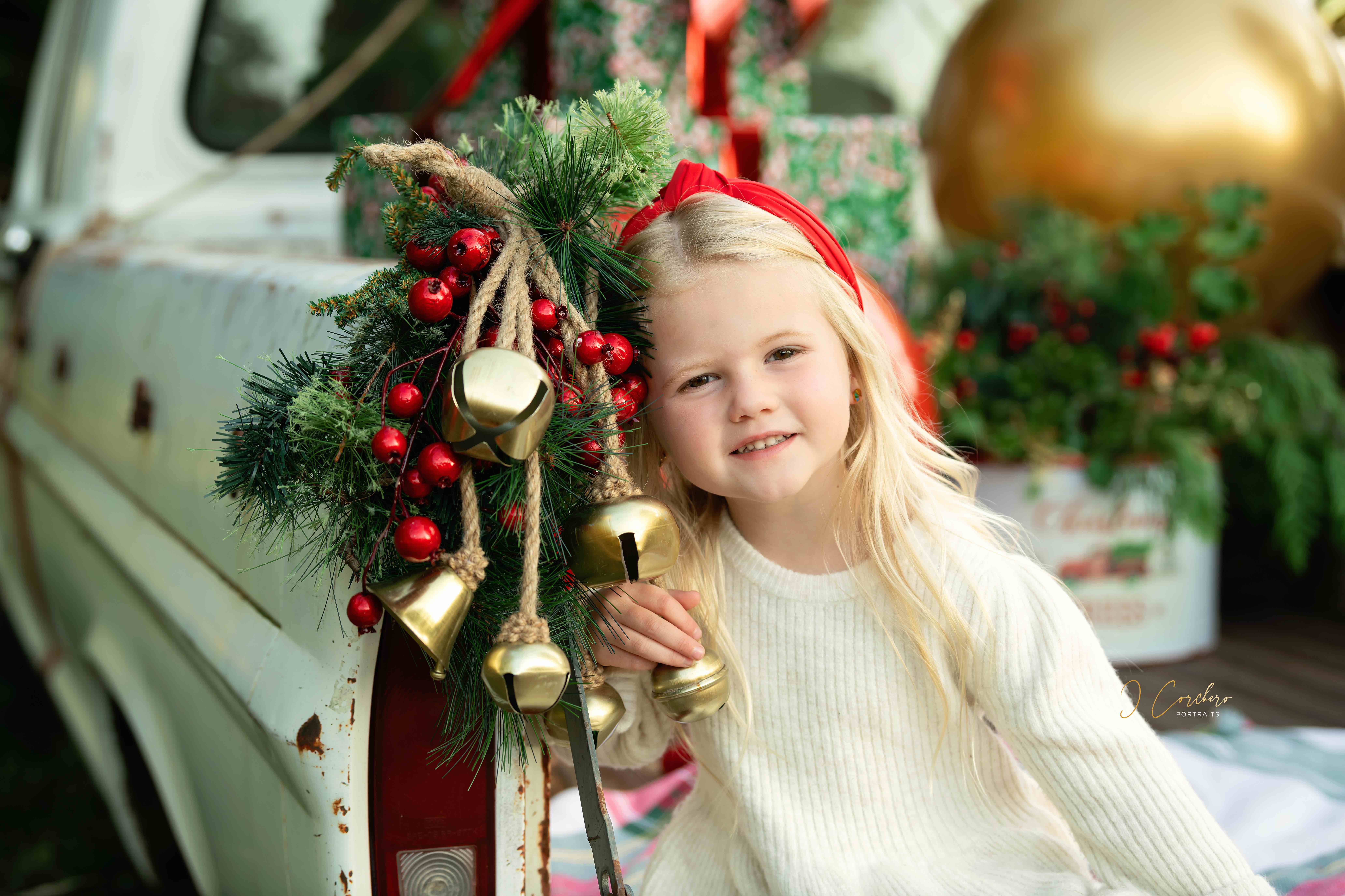 white truck christmas decor