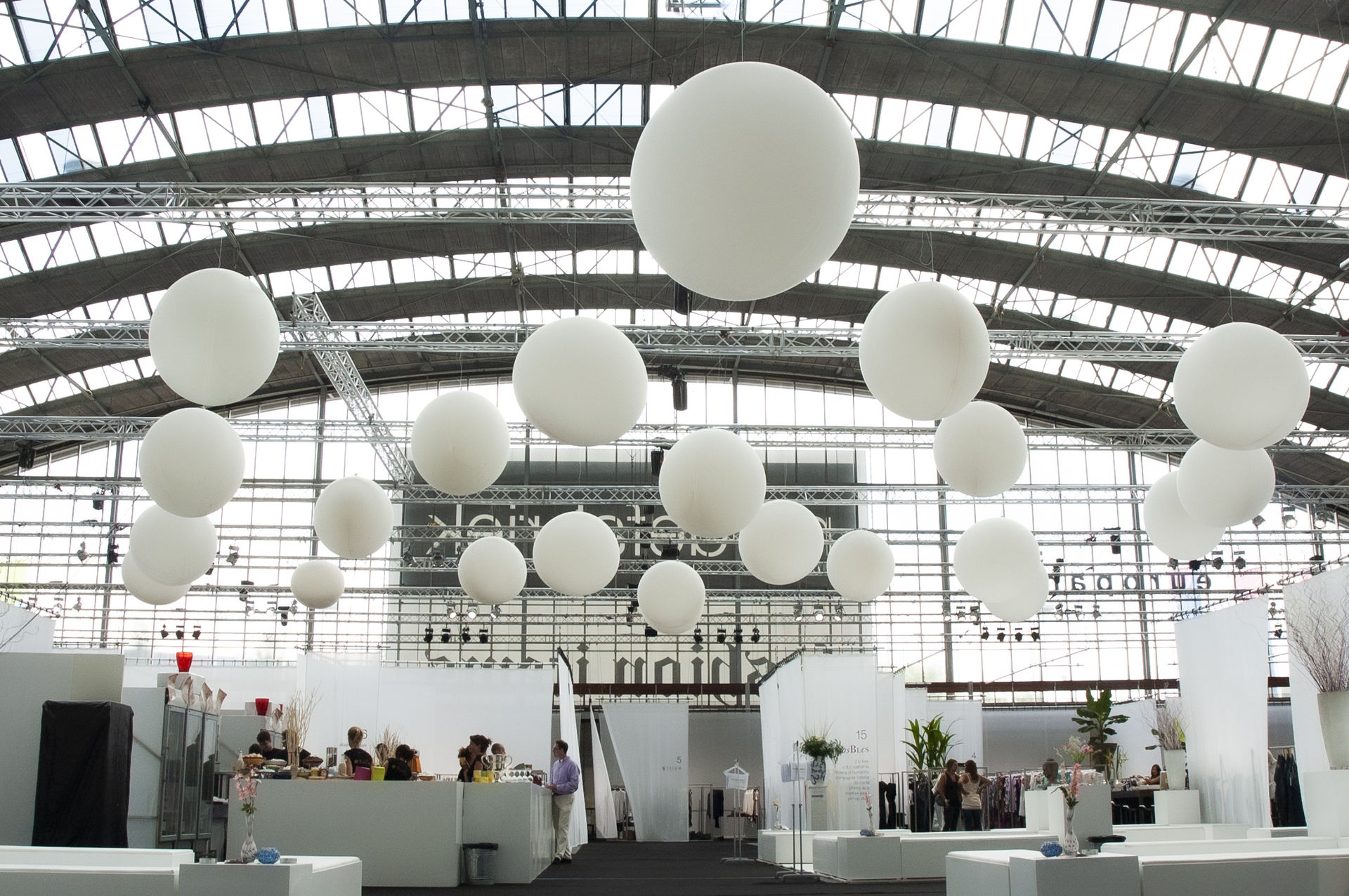 Modefabriek — beursstand en presentatieopstelling voor modetentoonstelling door Delight Eventdesign