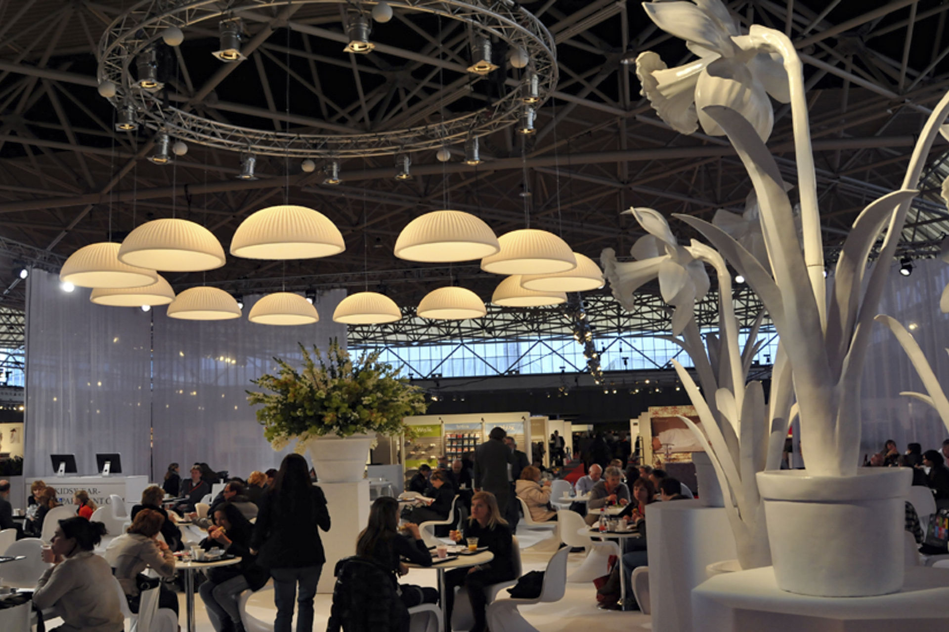 Modefabriek — overzicht modebeurs met route en presentatiestands door Delight Eventdesign