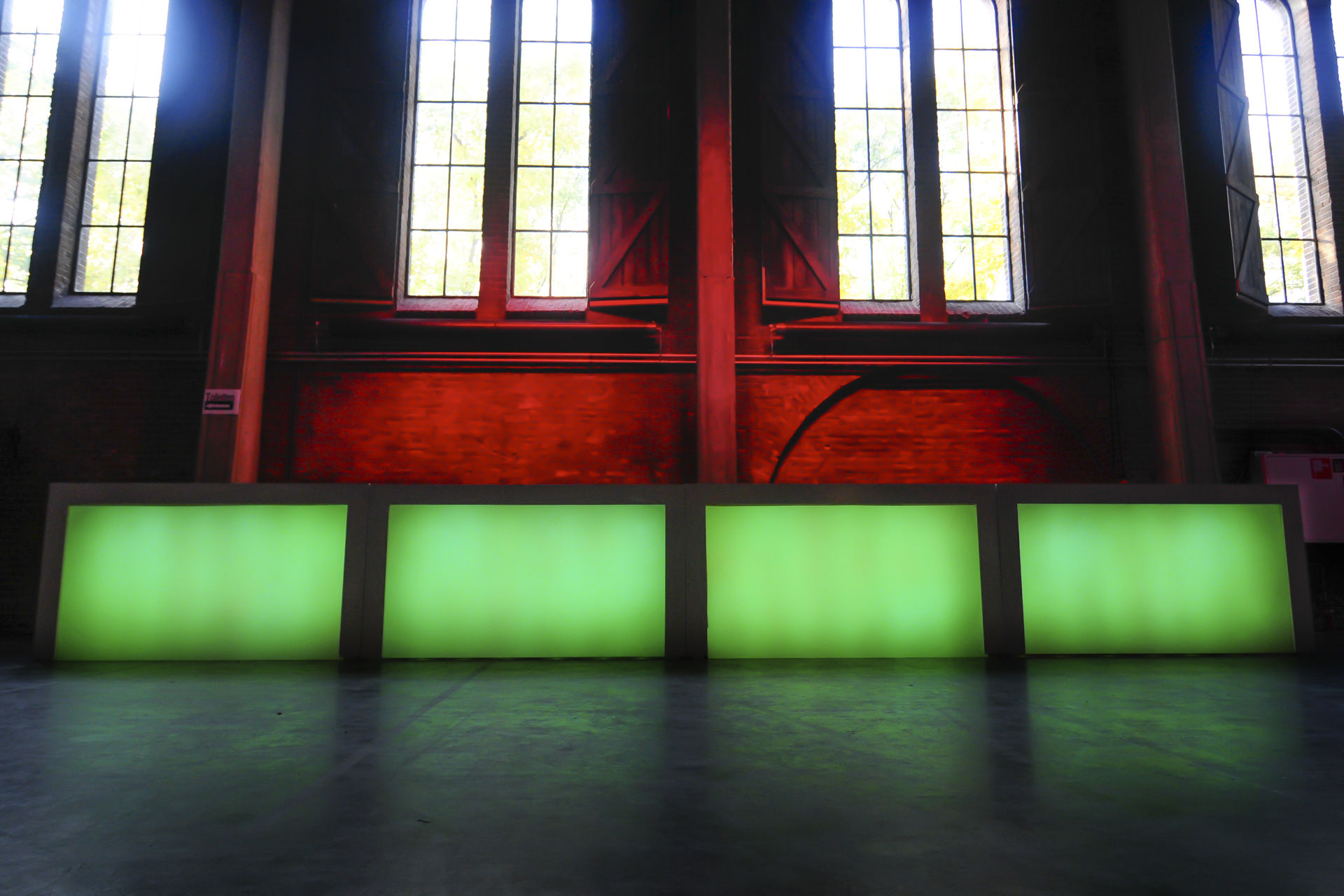Westergasfabriek — dinetafelopstelling in industrieel evenementenpaviljoen door Delight Eventdesign