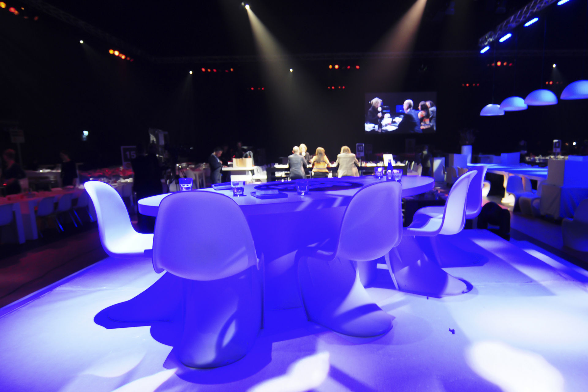 N-Sign — sfeerimpressie LED-sign en lichtinstallatie voor event door Delight Eventdesign
