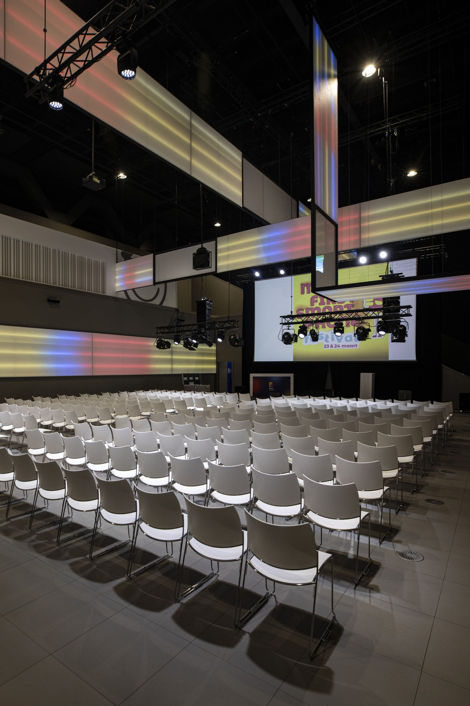 Plenaire opstelling met Casala Curvy stoelen