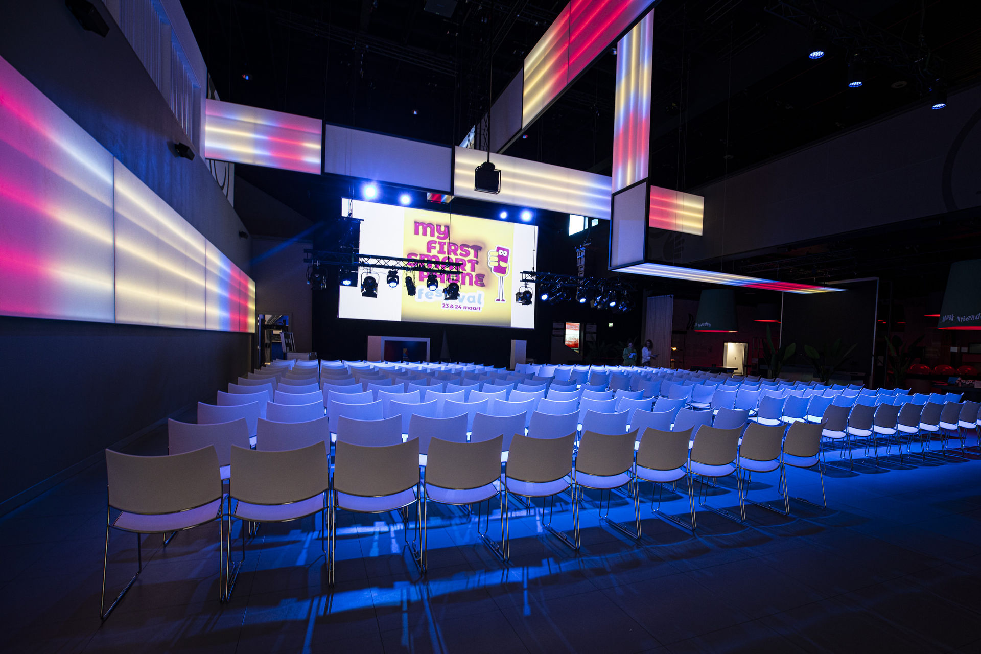 Casala Curvy stoelen in theaterpopstelling