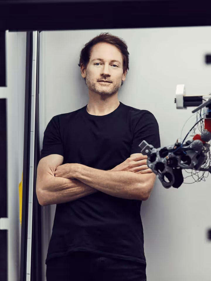 A photograph of the person whose testimonial it is.