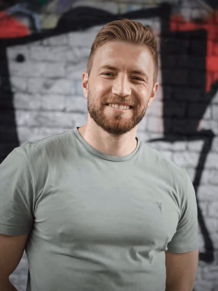 A photograph of the person whose testimonial it is.