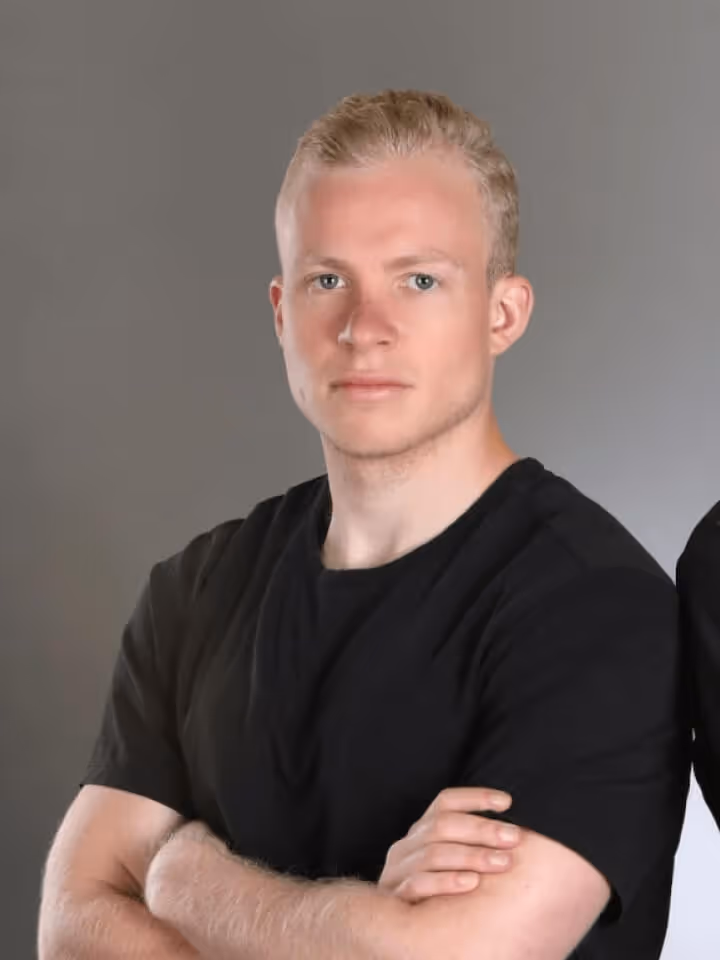 A photograph of the person whose testimonial it is.