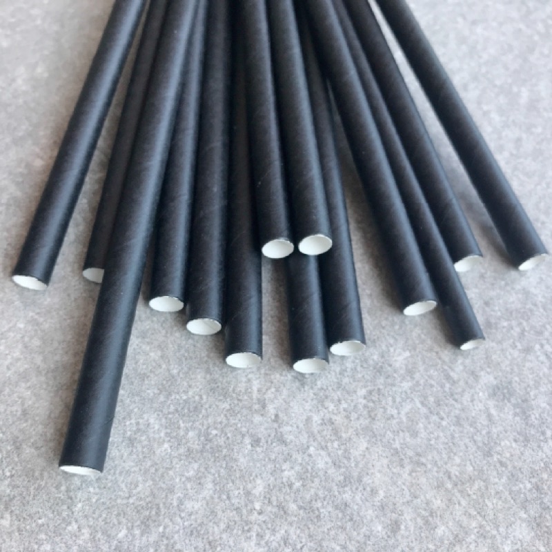 Trinkhalme ausPapier und Gras