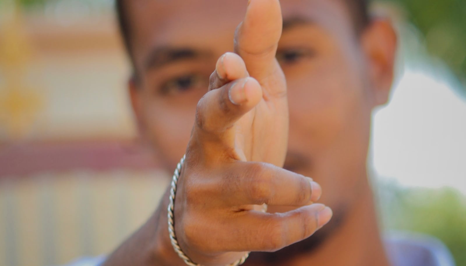 Ein Hater kritisiert das LYRICS Magazin