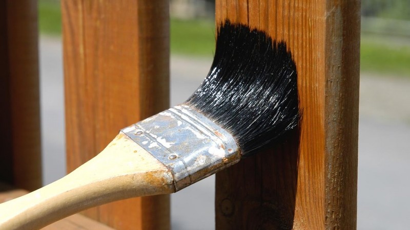 Quét sơn để phòng ngừa mối