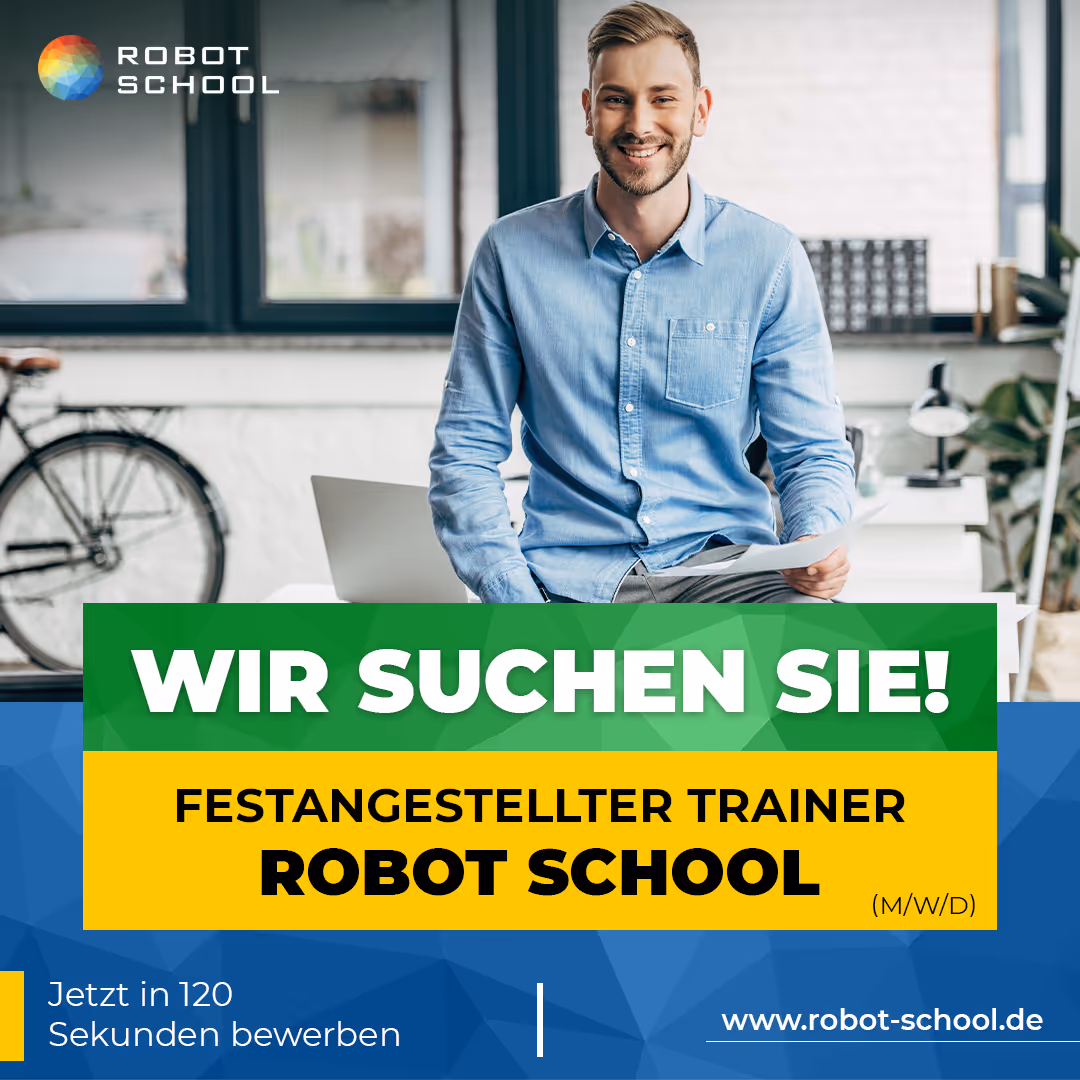 Ein lächelnder Mann sitzt an einem Schreibtisch in einem hellen Büro. Der grüne Text lautet Wir suchen Sie! Festangestellter Trainer Roboterschule. Zusätzliche Informationen und das Logo der ROBOT SCHOOL sind ebenfalls sichtbar.