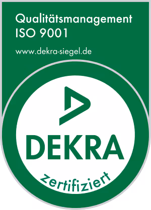Grün-weiße DEKRA Zertifizierungsplakette mit dem Text Qualitätsmanagement ISO 9001, www.dekra-siegel.de, und DEKRA zertifiziert sowie dem DEKRA Logo in der Mitte.