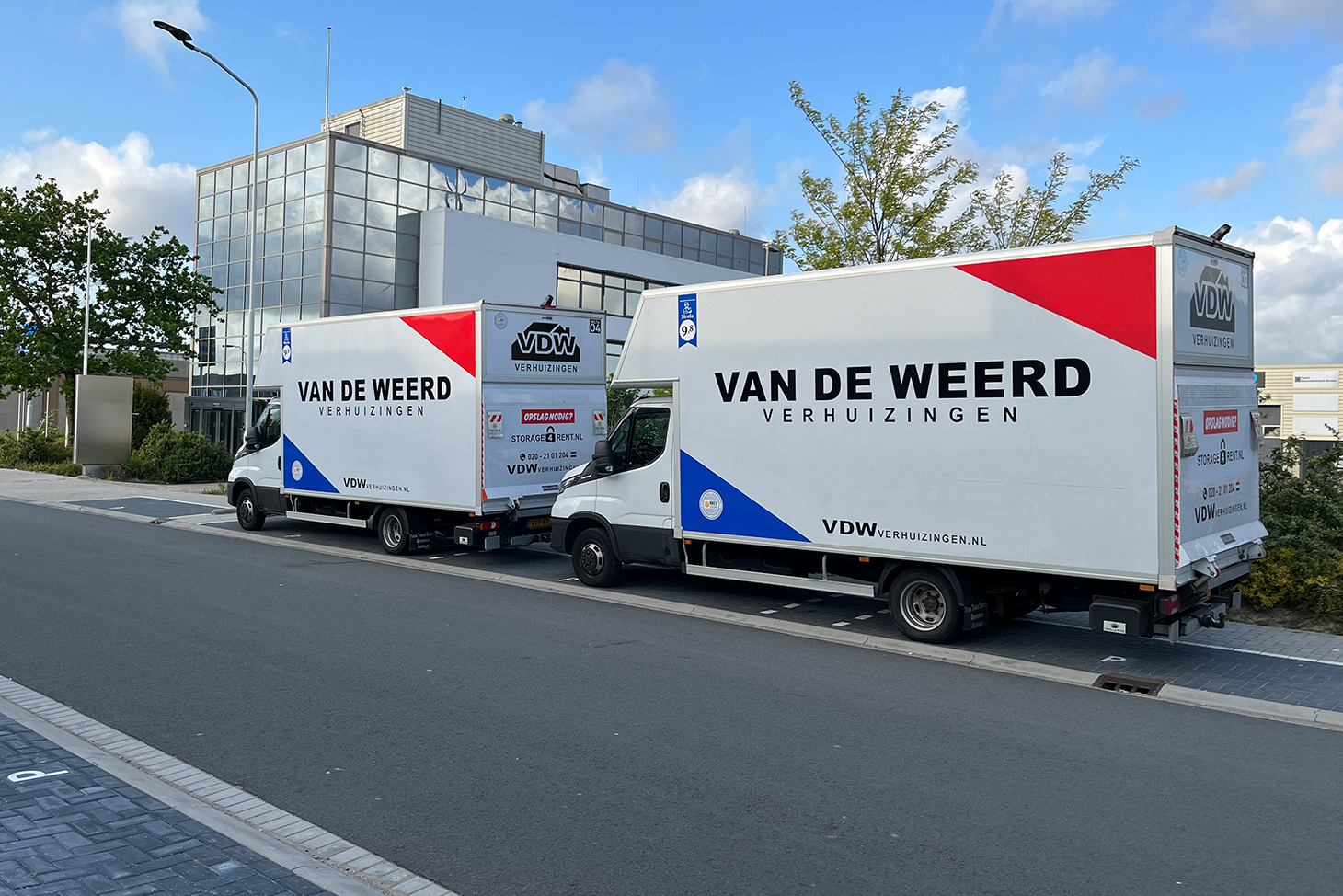 Van de Weert wagenpark bestickering bakwagens en aanhangers