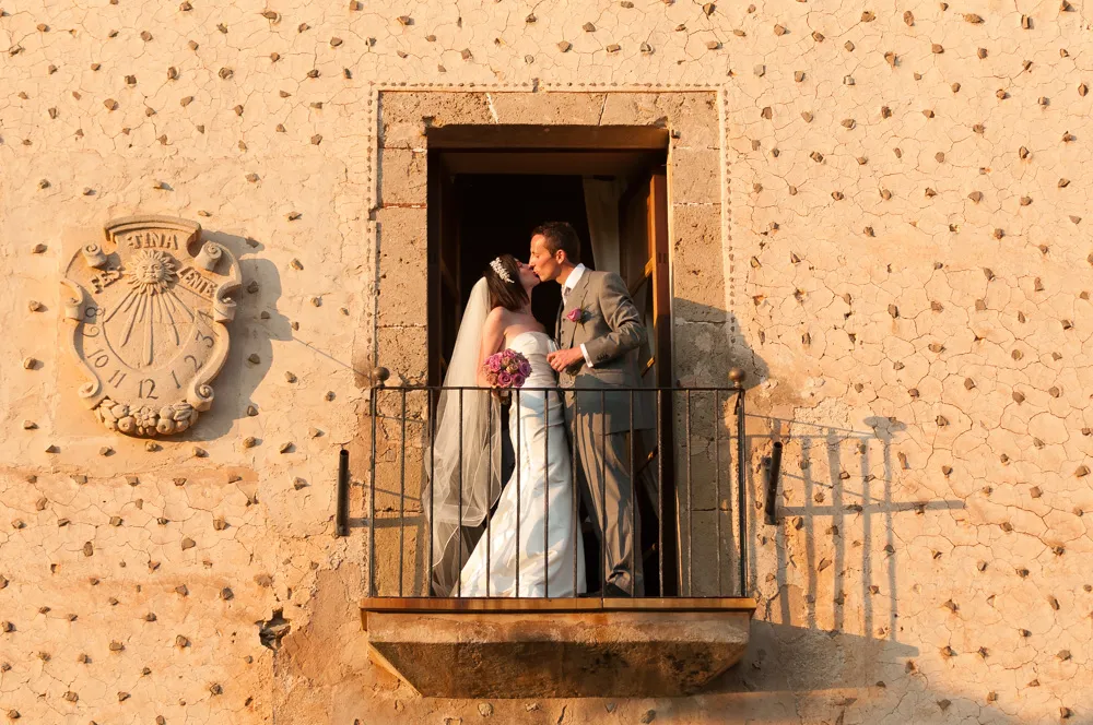 couple kissing on balcony at Son Bosch Andratx