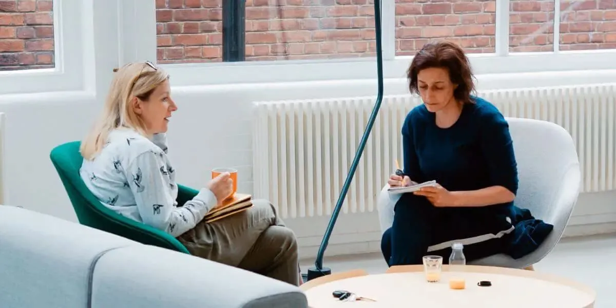 Psychologist vs Psychotherapist: How They Differ (Canada)