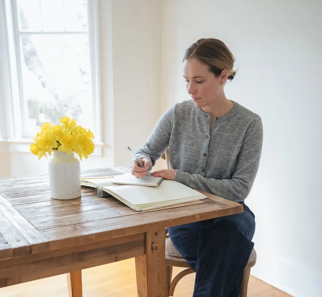 What is a death doula? A Compassionate Guide to End-of-Life Support in Canada