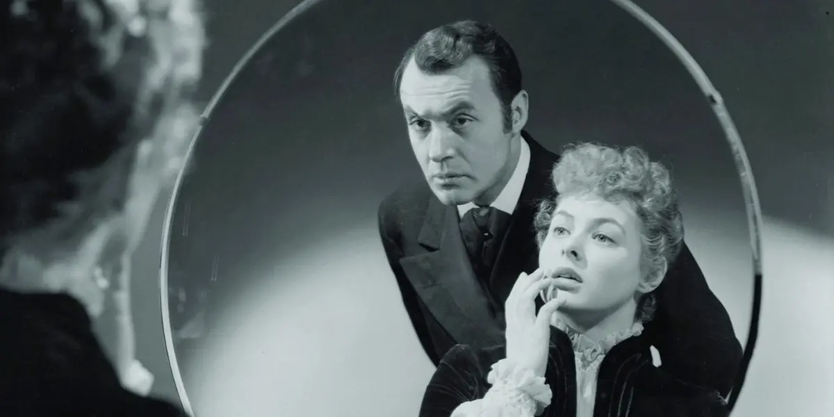 Narcissist Gaslighting: Signs, Phrases, and How to Respond
