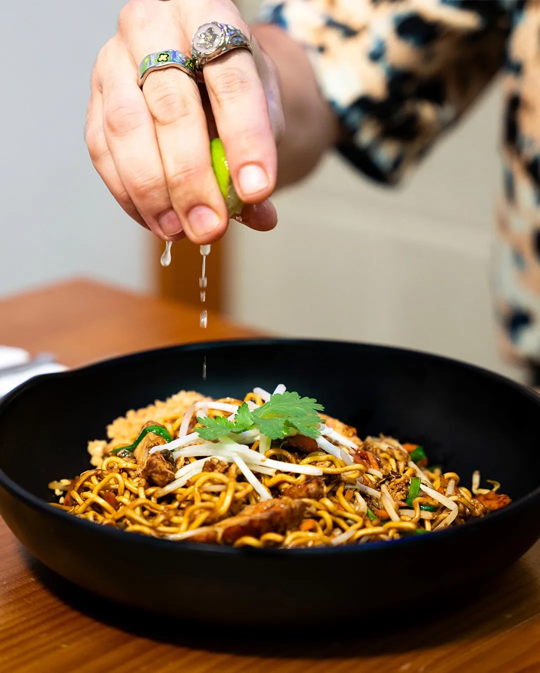 Fotografía de plato de fideos con lima para la tienda online de restaurante en Last.app