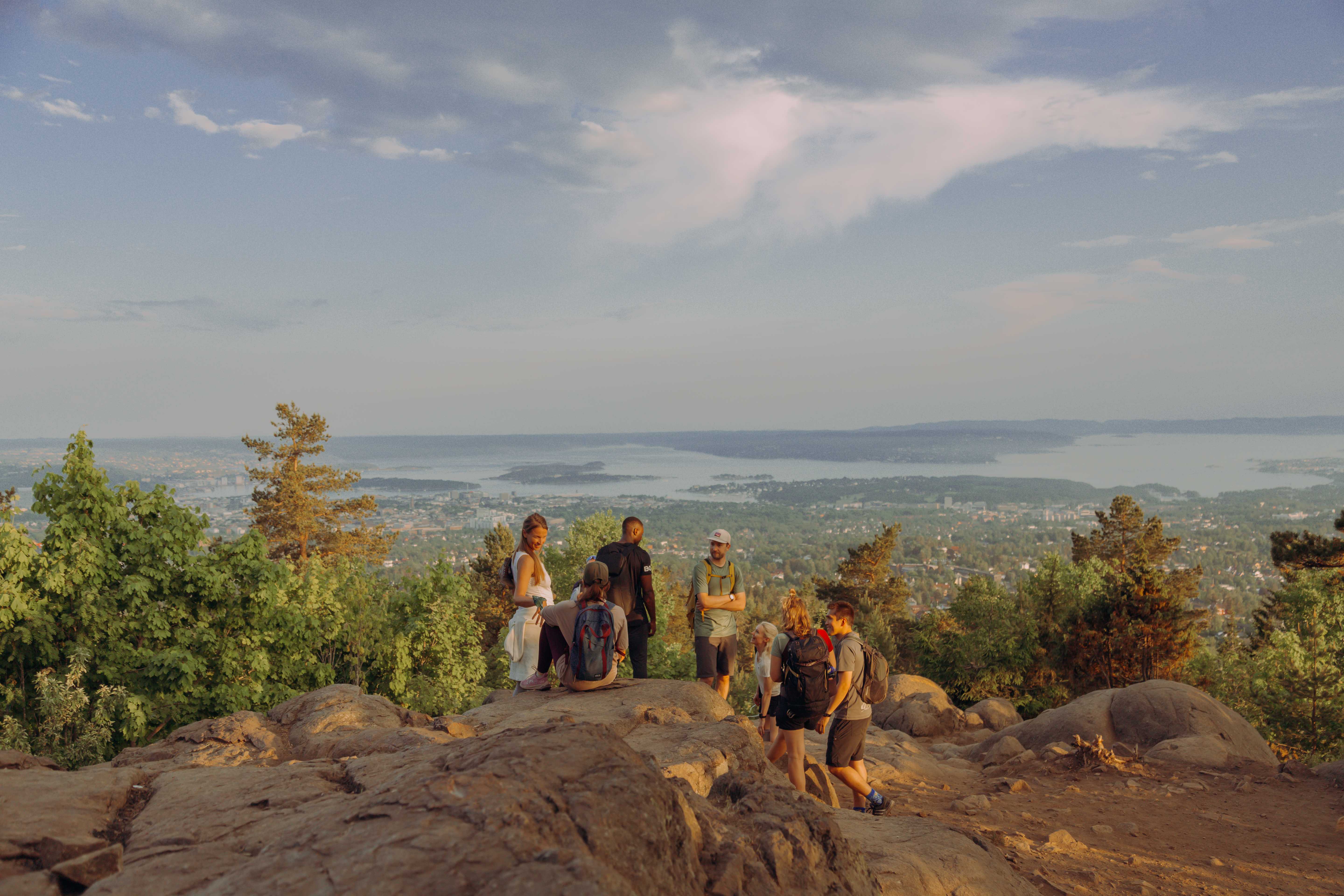 A small group enjoying the view from Vettakollen