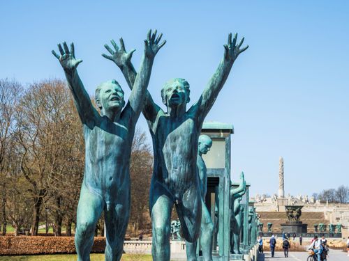 Statues of to children from Vigeland Sculpture pak