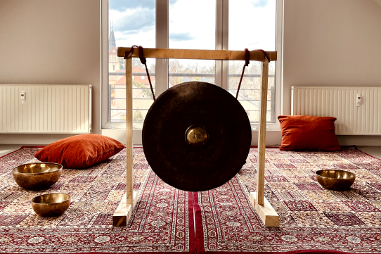 Klangraum mit kleinem Gong