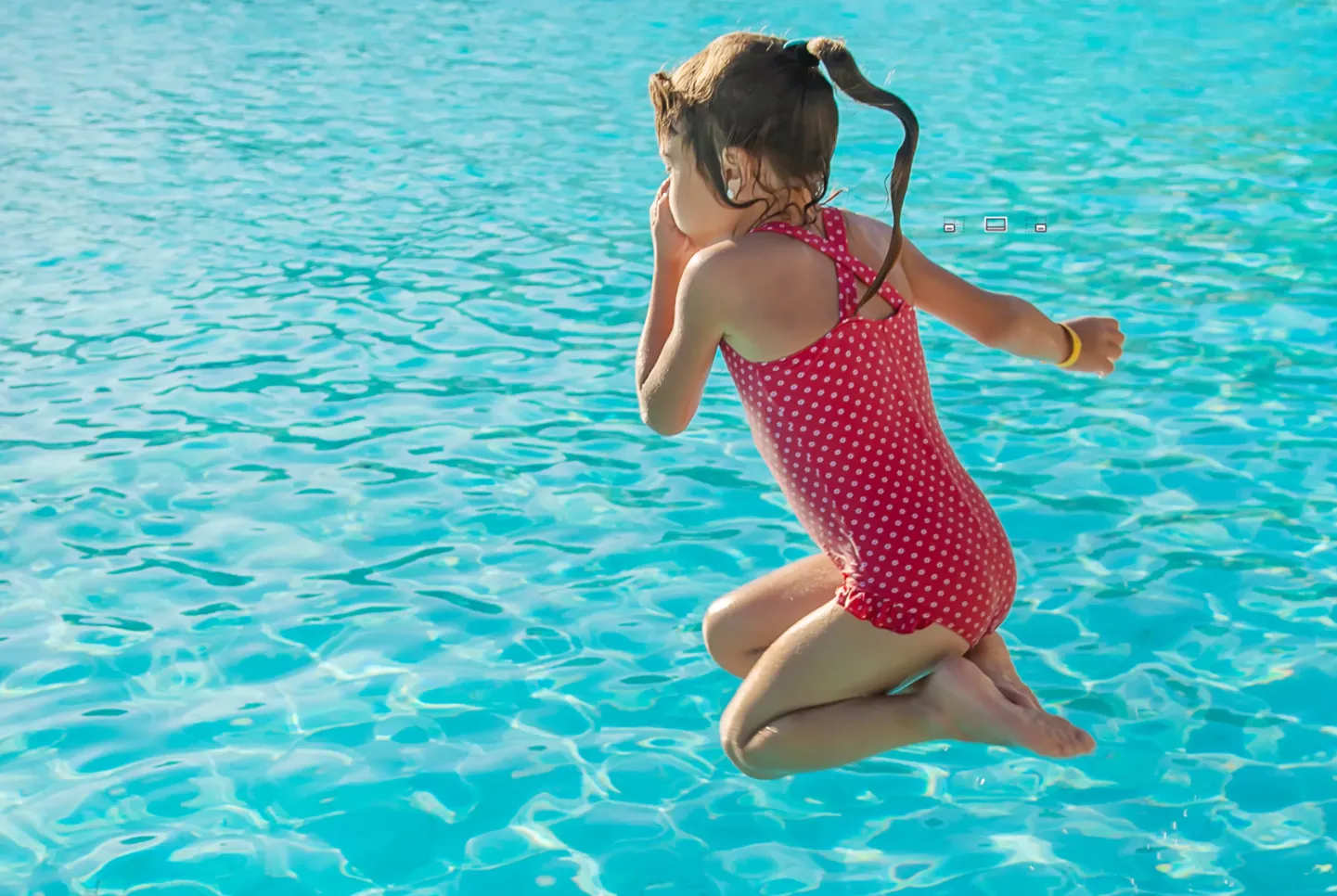 In dieser Übung zeigen wir dir den Tauchsprung. Der Tauchsprung dient zur Verbesserung der Wassersicherheit von Kindern.