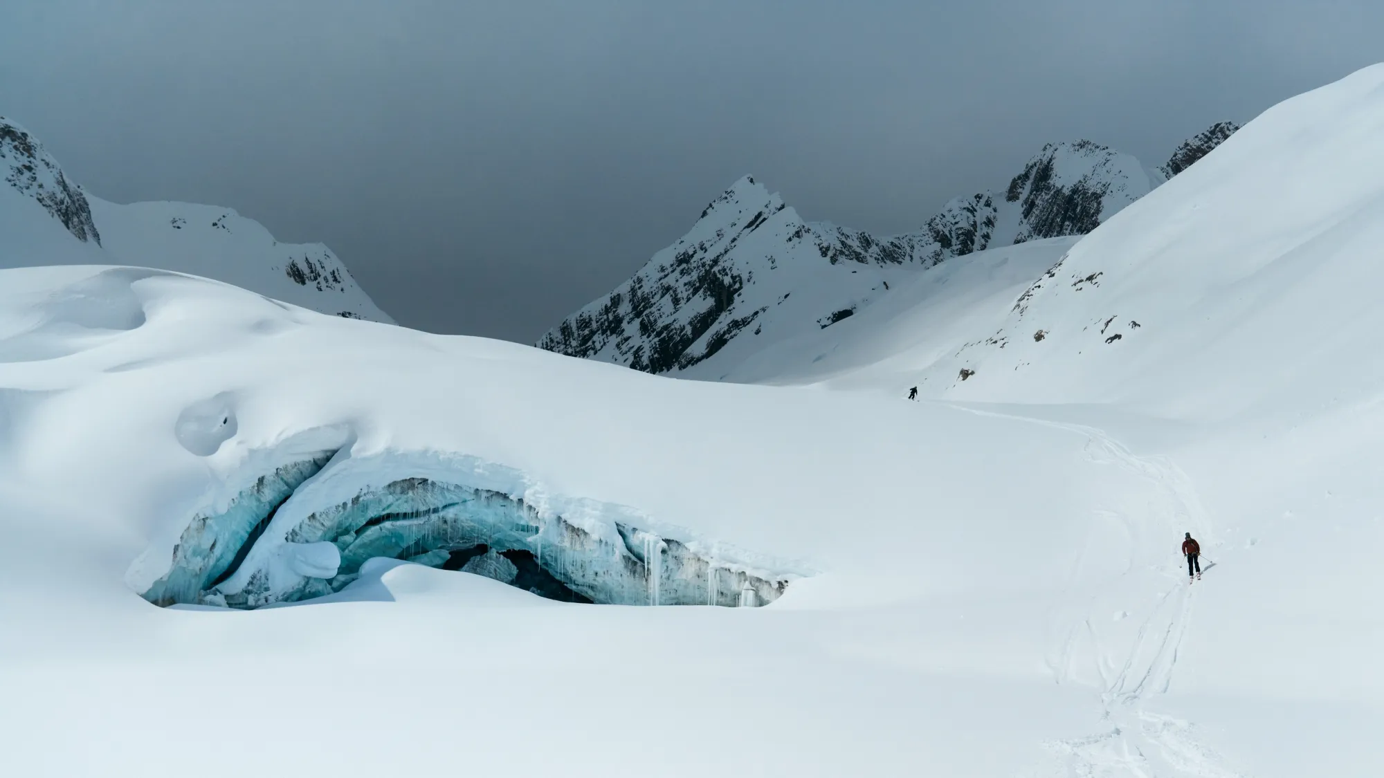 Backcountry skiier on the icefall traverse
