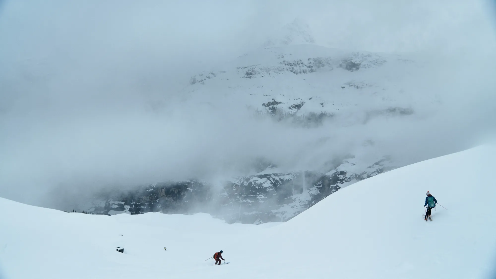 Backcountry skiier on the icefall traverse