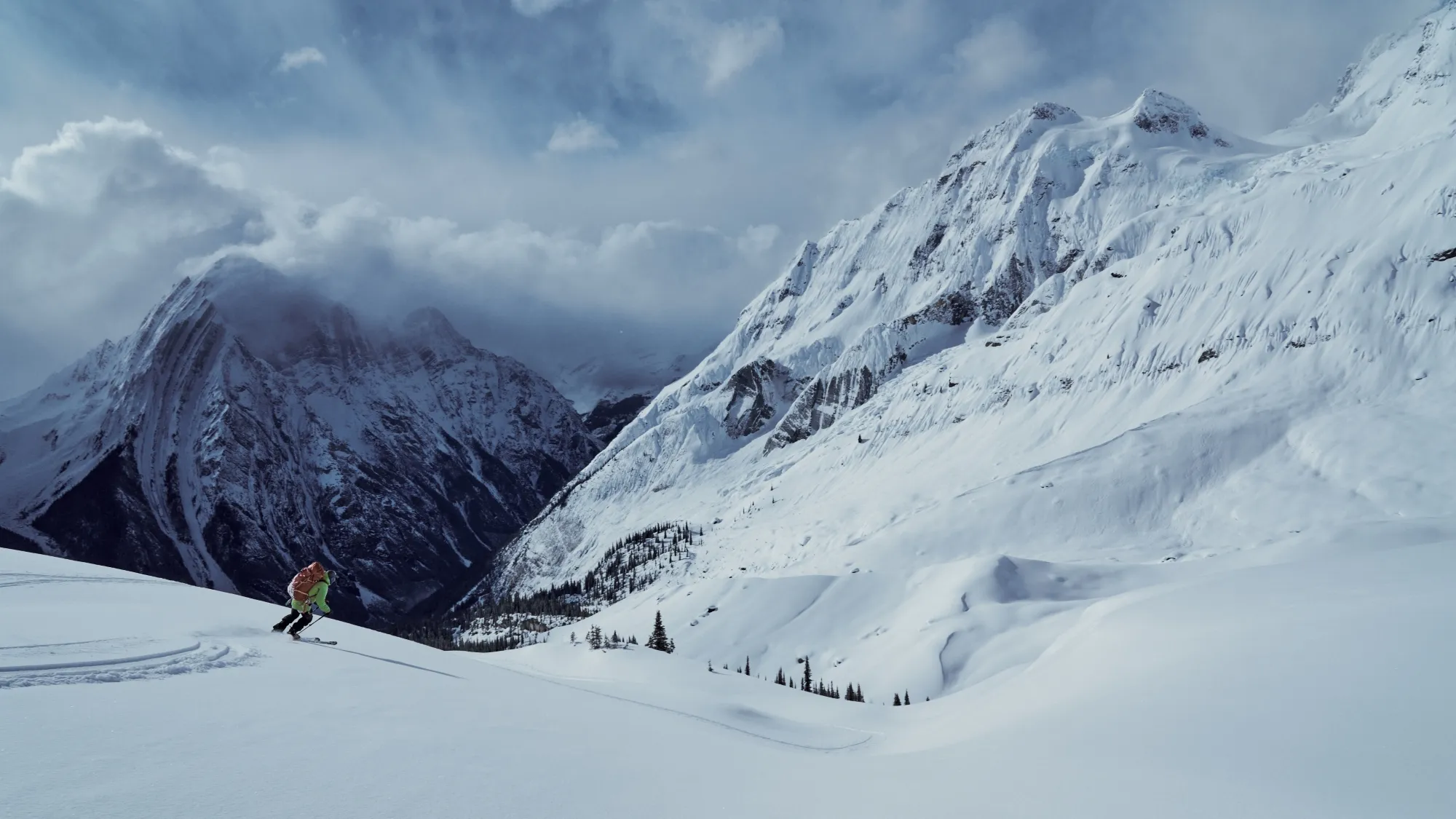 Backcountry skiier on the icefall traverse