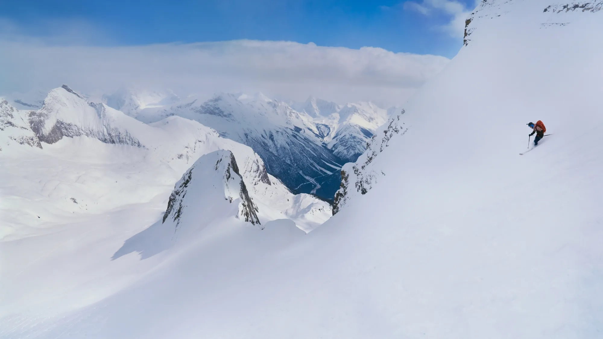 Backcountry skiier on the icefall traverse