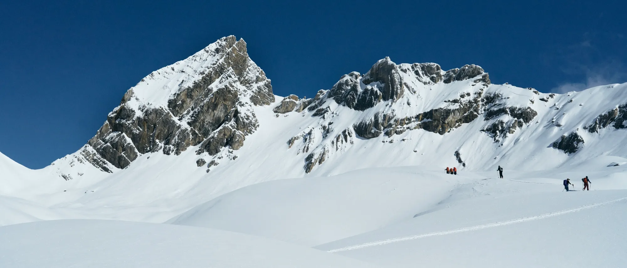 Backcountry skiier on the icefall traverse