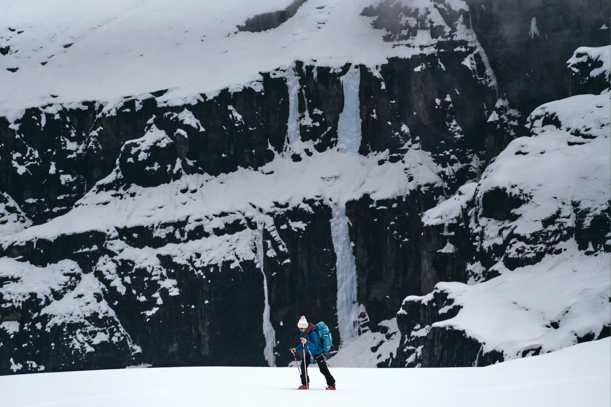 Backcountry skiier on the icefall traverse