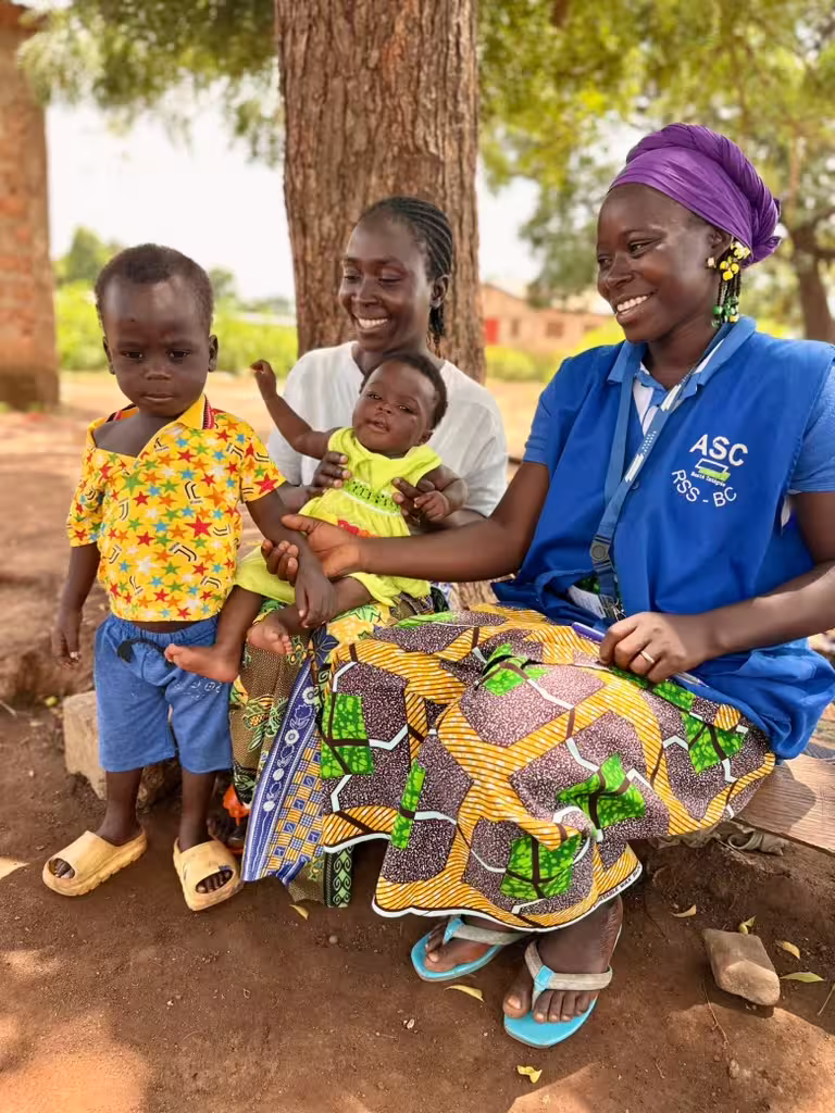 A Community Health Worker visits a mother and her children for a quick check-up in Togo.