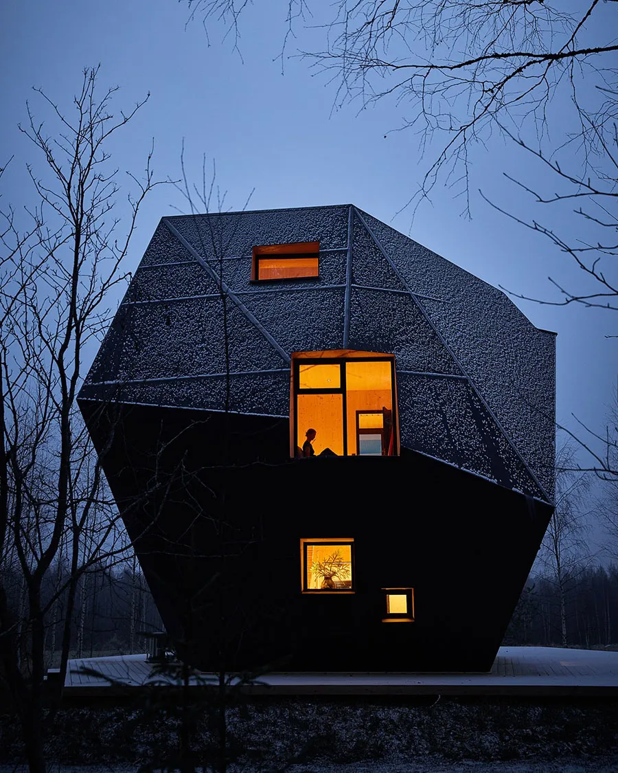Meteorite Cabin by Ateljé Sotamaa